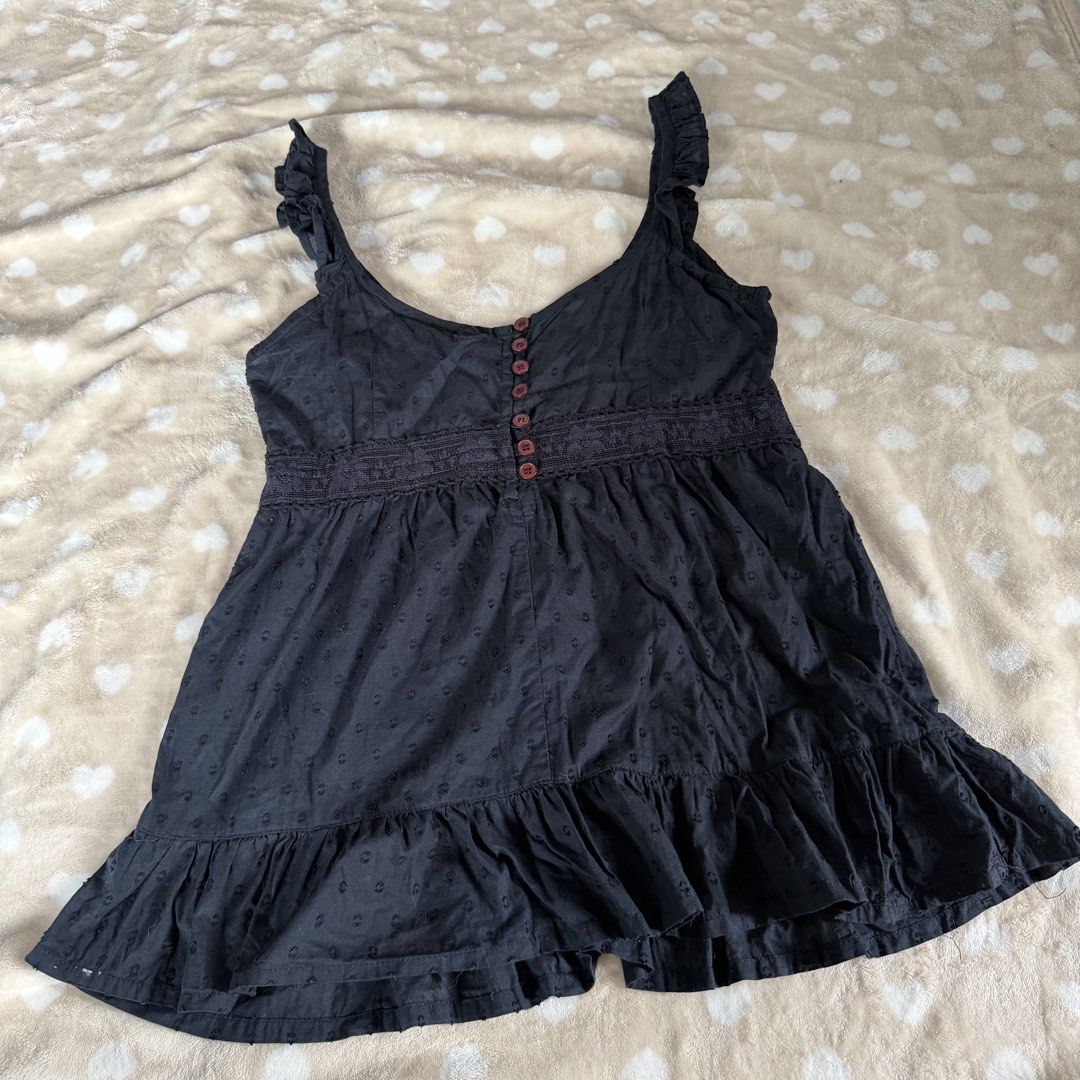 Miss Selfridge (Category: Sleeveless) located in Manila. Submitted by shefindshope (Listing ID 1464884072, Image 2). Description: You can wear it 2 ways, pwede isuot iyong backside niya as front.