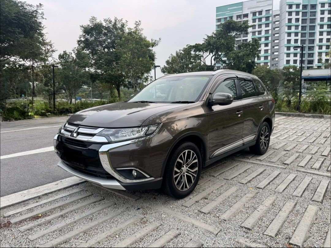 Mitsubishi Outlander 2.4 CVT Style 7-Seater (A) (Category: Used Cars) located in Singapore. Submitted by johnny_007 (Listing ID 1457632293, Image 3). Description: Original condition. No modifications. Kenwood sound system. Well taken care of. No consignment. No dealers. Direct buyer only. .