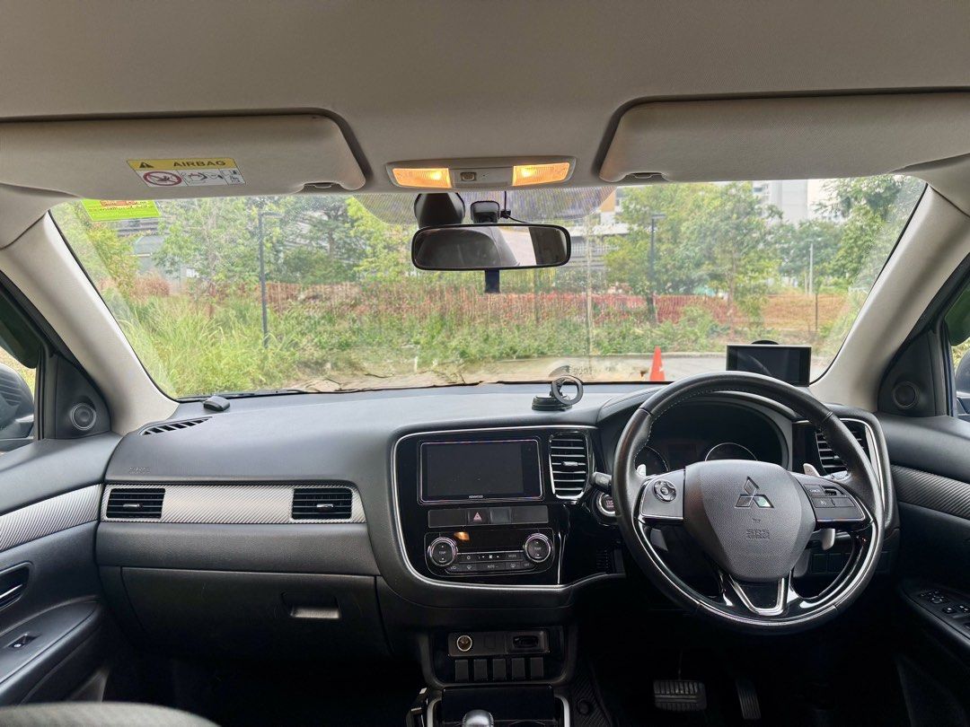Mitsubishi Outlander 2.4 CVT Style 7-Seater (A) (Category: Used Cars) located in Singapore. Submitted by johnny_007 (Listing ID 1457632293, Image 2). Description: Original condition. No modifications. Kenwood sound system. Well taken care of. No consignment. No dealers. Direct buyer only. .