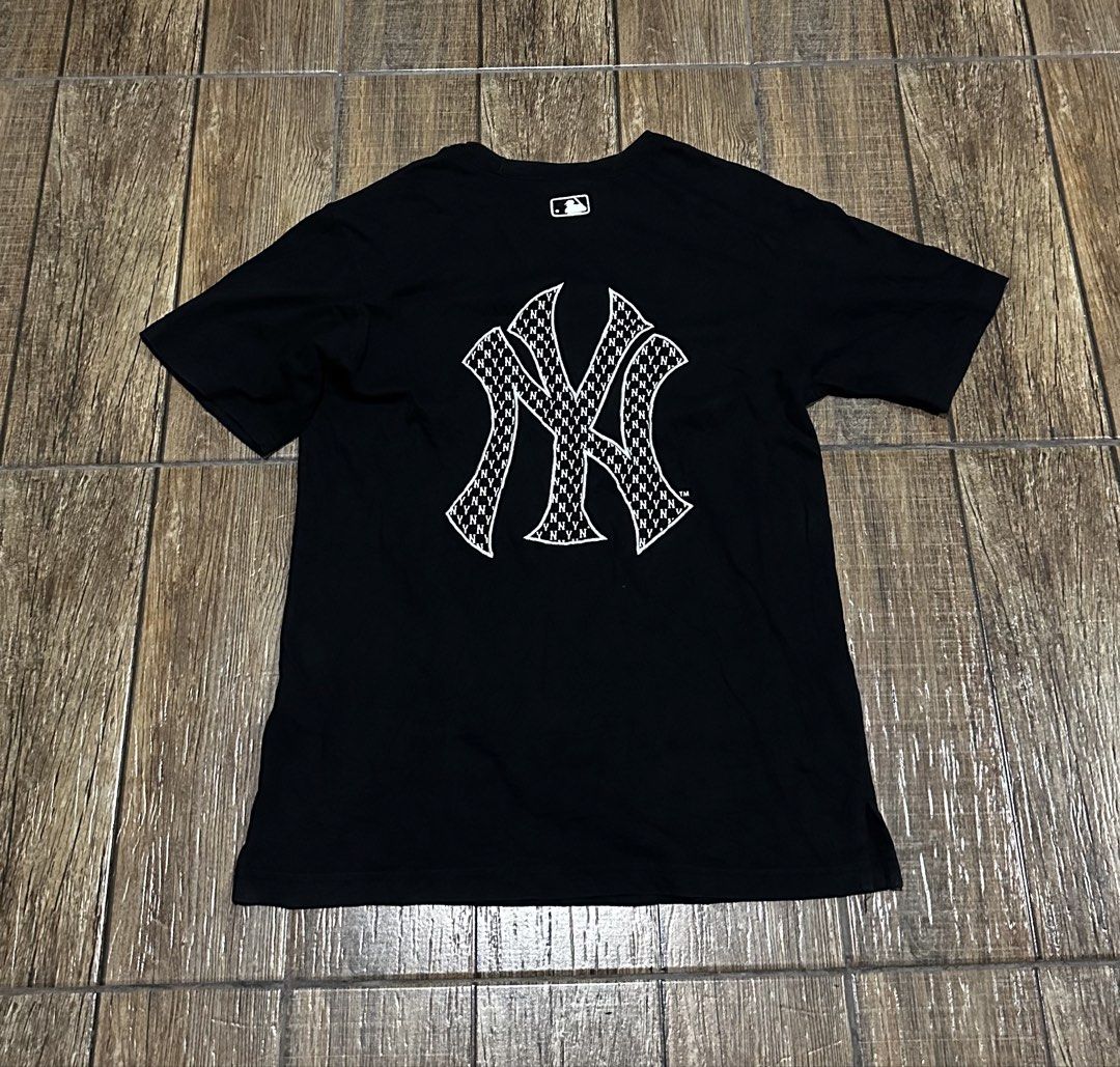 MLB BIG LOGO (Category: Tshirts & Polo Shirts ) located in Manila. Submitted by urban-vintage_2 (Listing ID 1464928758, Image 1). Description: ISSUE: NONE (NEED WASH) MOP :GCASH (NO COD) SHIP VIA: LALAMOVE & J&T LOCATION: PASIG CITY LENGTH: 27 WIDTH :19 .