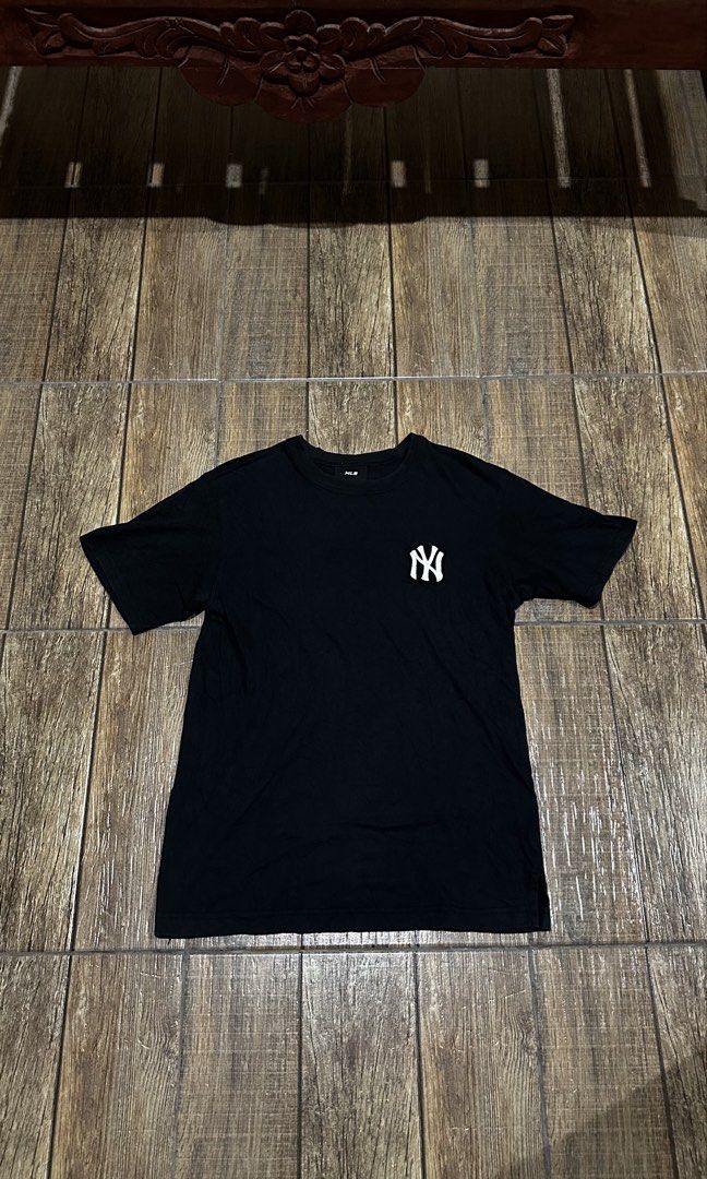 MLB BIG LOGO (Category: Tshirts & Polo Shirts ) located in Manila. Submitted by urban-vintage_2 (Listing ID 1464928758, Image 2). Description: ISSUE: NONE (NEED WASH) MOP :GCASH (NO COD) SHIP VIA: LALAMOVE & J&T LOCATION: PASIG CITY LENGTH: 27 WIDTH :19 .