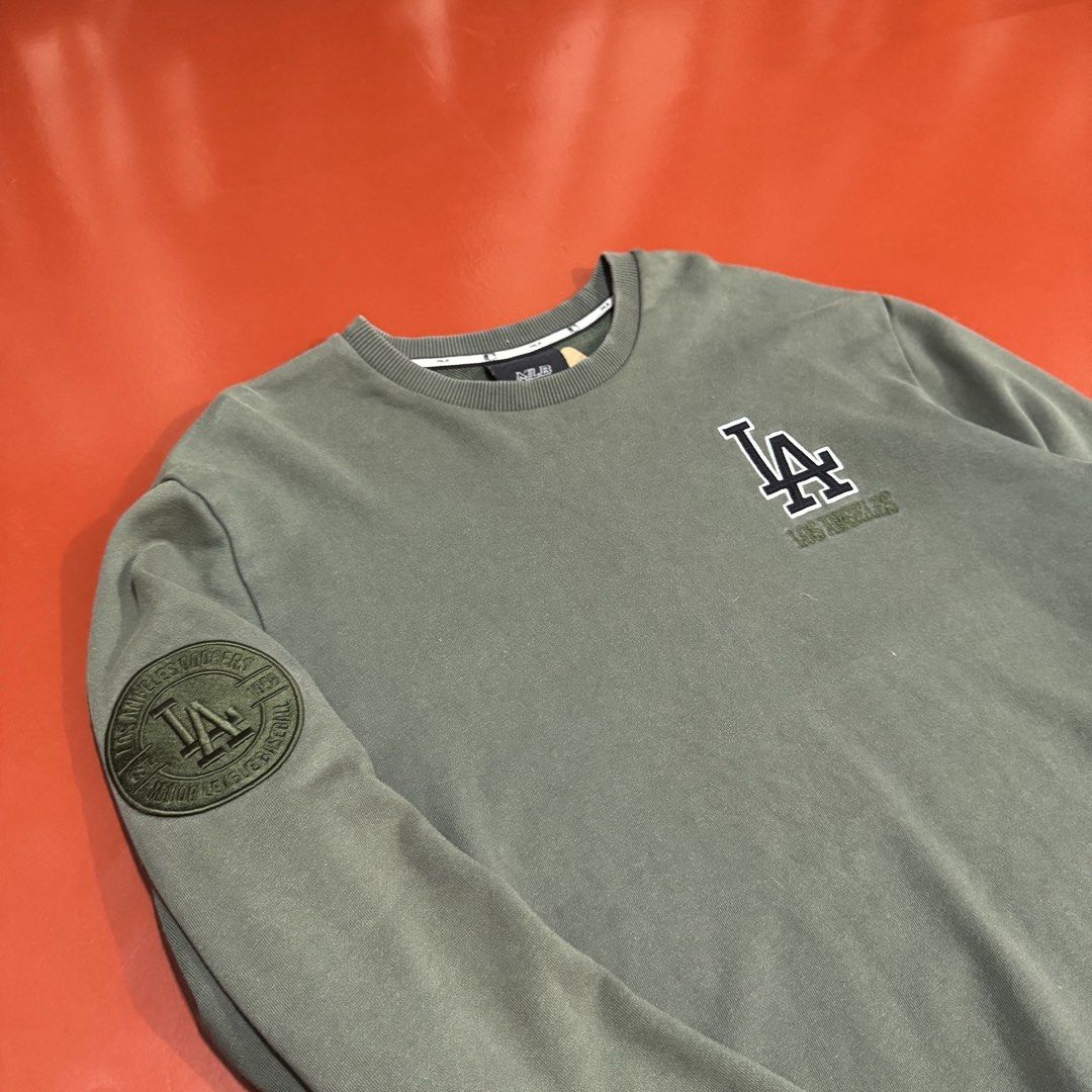 MLB LA DODGERS SWEATER (Category: Coats, Jackets and Outerwear) located in Pasig City. Submitted by buzzthrifty (Listing ID 1464892043, Image 2). Description: SIZE M-L 21x27 EXCELLENT TO NEW .