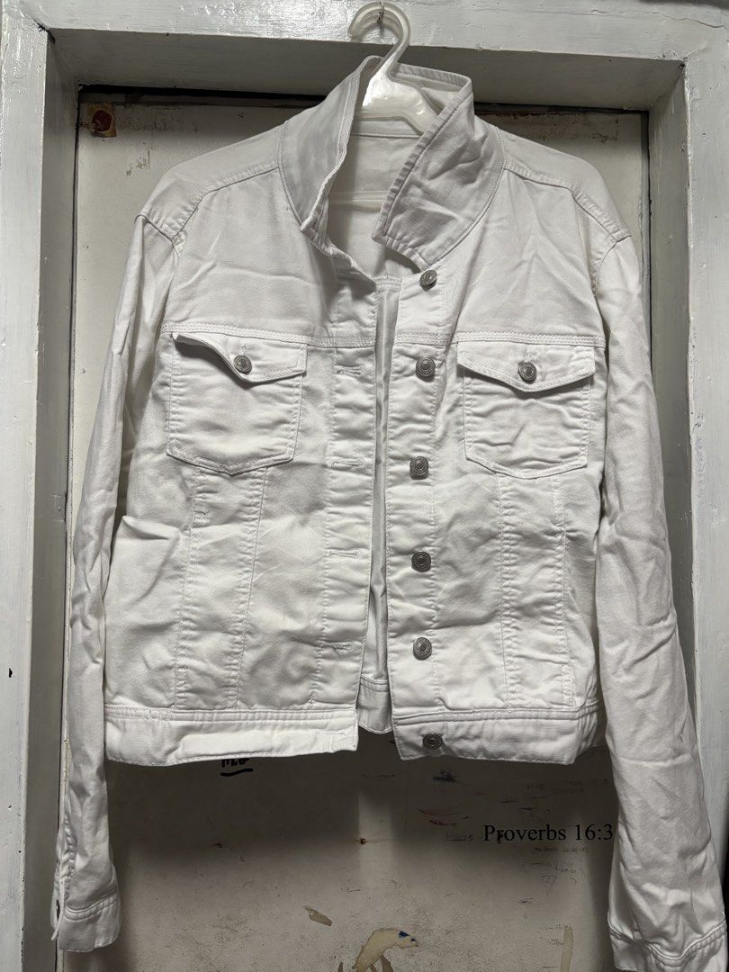 Modern filipiniana (Category: Blouses) located in Pasig City. Submitted by mg_clothes (Listing ID 1464771088, Image 3). Description: Modern filipiniana Once a year lang nagagamit kapag fiesta Buy nyo na po please kahit 700 nalang po for 2 .