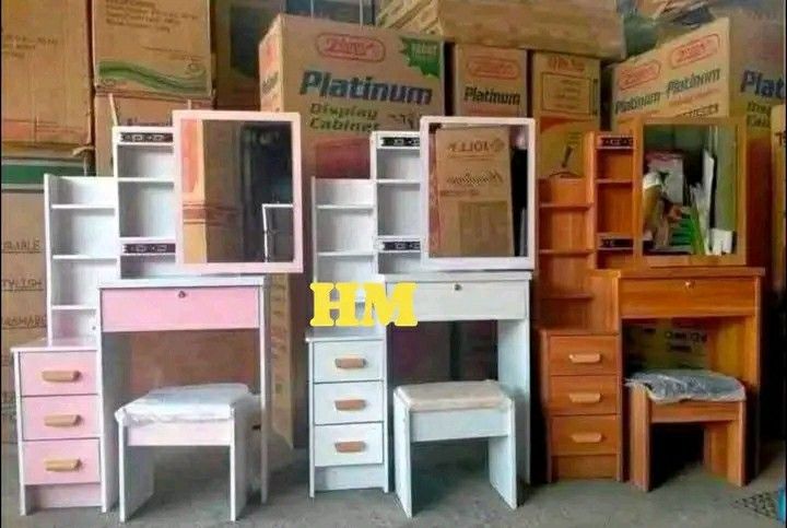 Modern Vanity Table with Mirror and Drawers (Category: Tables & Sets) located in Manila. Submitted by wisecat_f7c143 (Listing ID 1464778295, Image 1). Description: ONHAND!!! Modern Vanity Table with Mirror and Drawers PM ME COD VIA LALAMOVE.