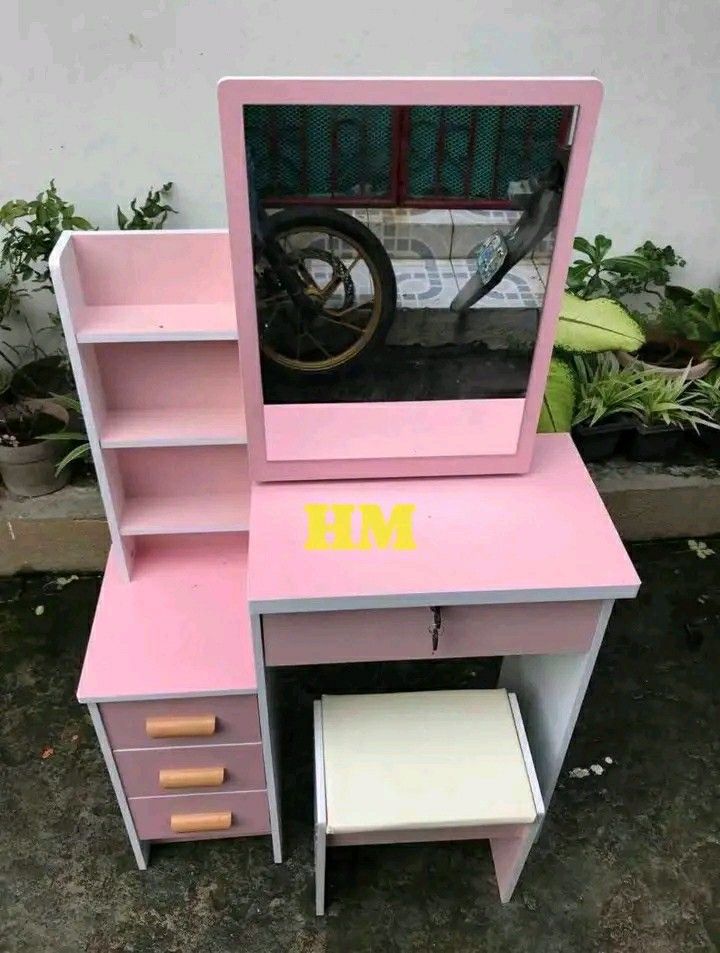 Modern Vanity Table with Mirror and Drawers (Category: Tables & Sets) located in Manila. Submitted by wisecat_f7c143 (Listing ID 1464778295, Image 2). Description: ONHAND!!! Modern Vanity Table with Mirror and Drawers PM ME COD VIA LALAMOVE.