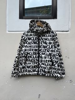 (Category: ) located in . Submitted by closetgc.clothingshop (Listing ID 1464891679, Image 1). Description: .