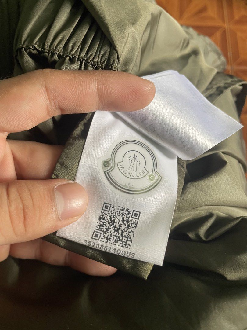 Moncler waterproof washington guibbotto (Category: Luxury Apparel) located in Alegria. Submitted by deniseeee.21 (Listing ID 1464809061, Image 3). Description: Size 2 Like new condition authentic.