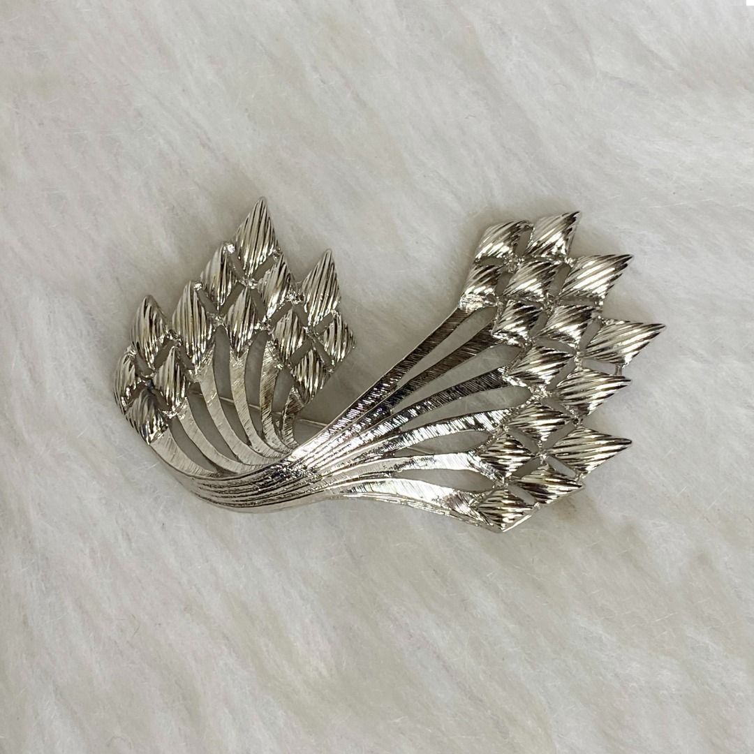 Monet Vintage Silver Tone Leaf Flame Brooch (Category: Brooches) located in Cebu City. Submitted by posh_avenue888 (Listing ID 1464946137, Image 3). Description: In very good condition. From Japan. 2.5 inches. 100% authentic!!!.