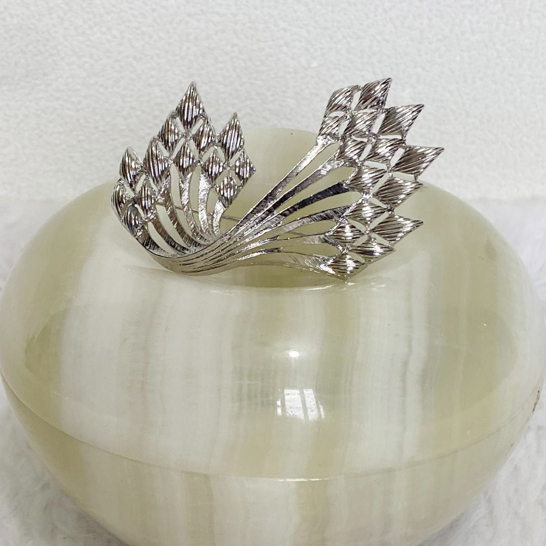 Monet Vintage Silver Tone Leaf Flame Brooch (Category: Brooches) located in Cebu City. Submitted by posh_avenue888 (Listing ID 1464946137, Image 1). Description: In very good condition. From Japan. 2.5 inches. 100% authentic!!!.