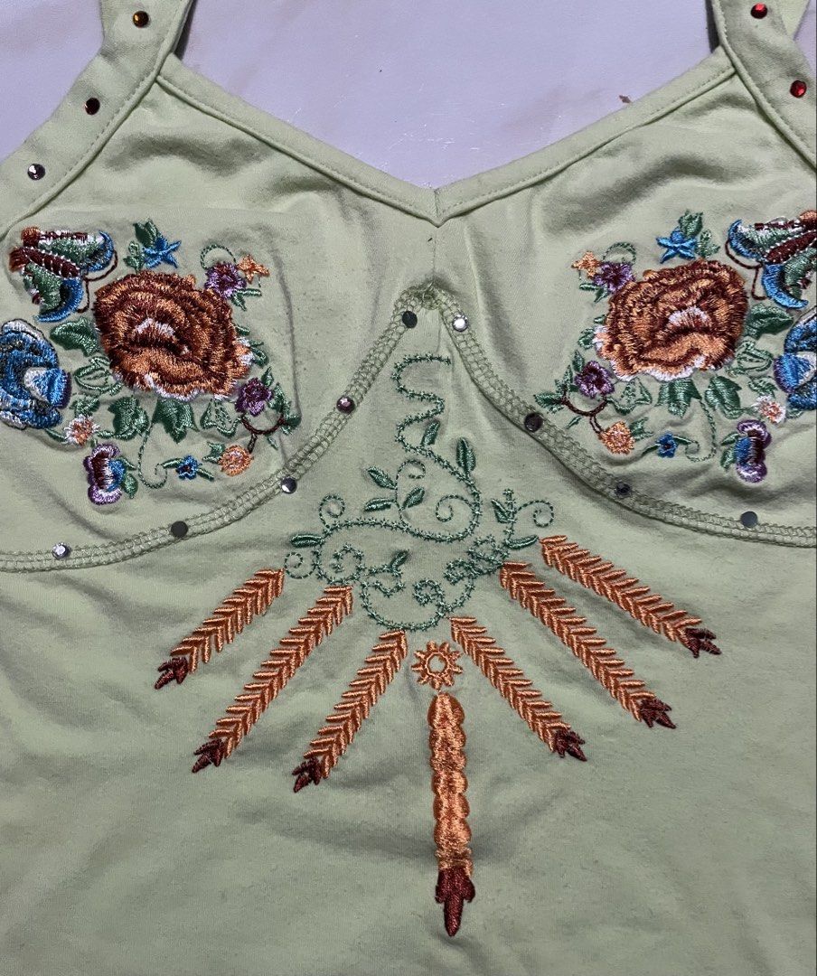morgan green y2k vintage top (Category: Blouses) located in Paniqui. Submitted by chewwi (Listing ID 1464881879, Image 3). Description: xs-s issue: no beads ung sa ibang parts and tiny stain (check pics) dm for ww ^^.