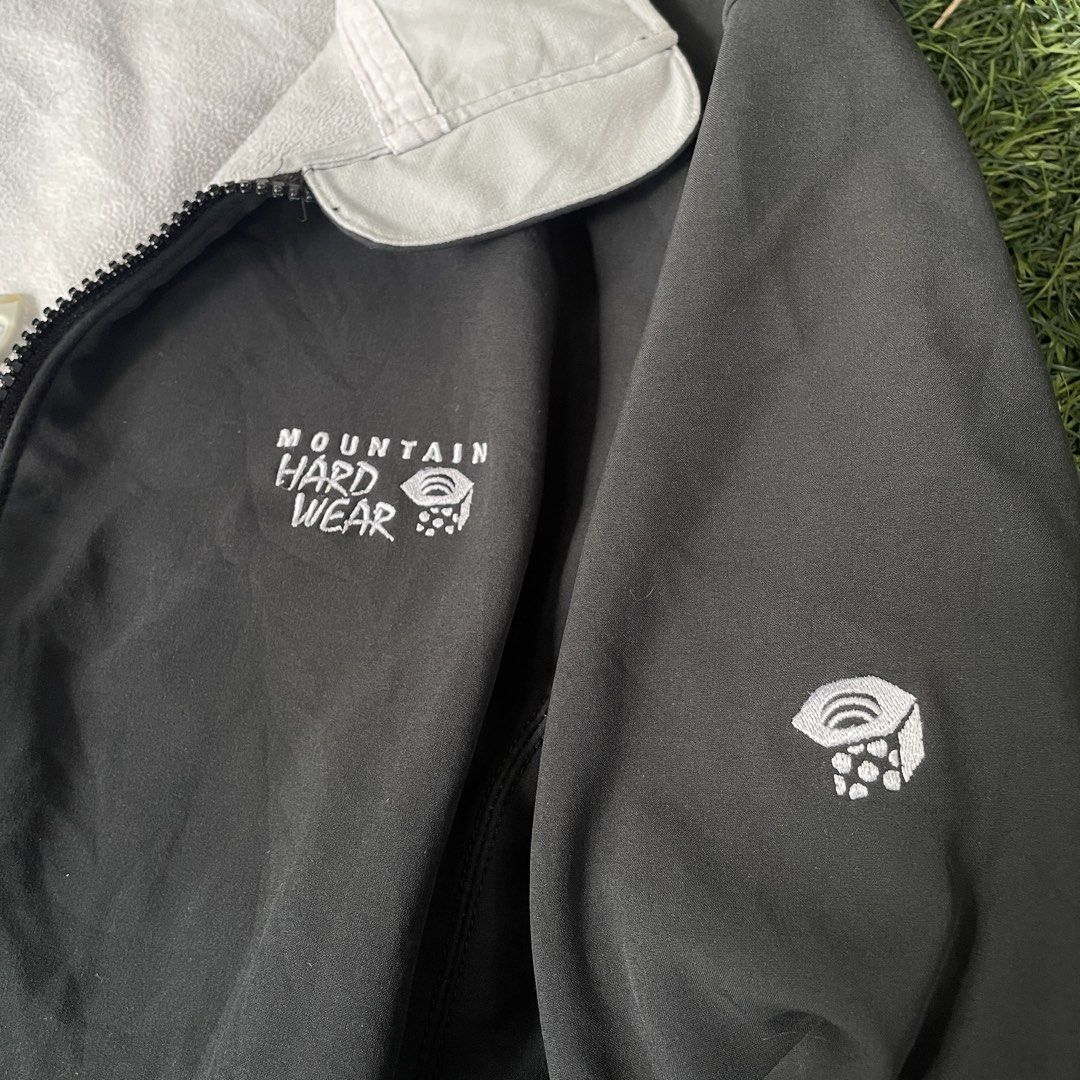 Mountain Hardwear Softshell Jacket (Medium) (Category: Coats, Jackets and Outerwear) located in Pasig City. Submitted by icie_finds (Listing ID 1464777206, Image 3). Description: Mountain Hardwear Softshell Jacket (Medium) SIZE: Fits Medium (Tag size M) DIMES: W 21.5 L 25 Model: Mountain Hardwear Fleece-Lined Softshell Jacket Style: Full-zip technical outdoor jacket with high mock neck collar, zippered hand pockets, and embroidered chest/sleeve l