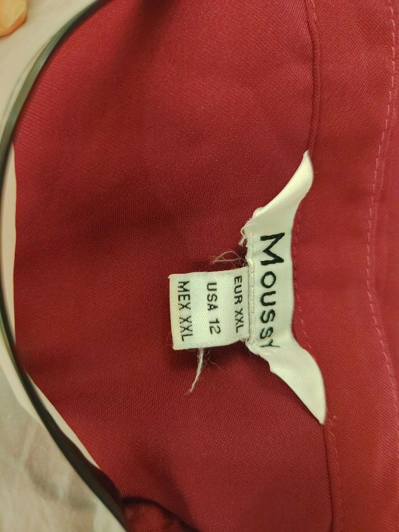 MOUSSY Maroon long sleeves polo blouse (Category: Longsleeves) located in Manila. Submitted by babeboxtheory (Listing ID 1464028294, Image 3). Description: .