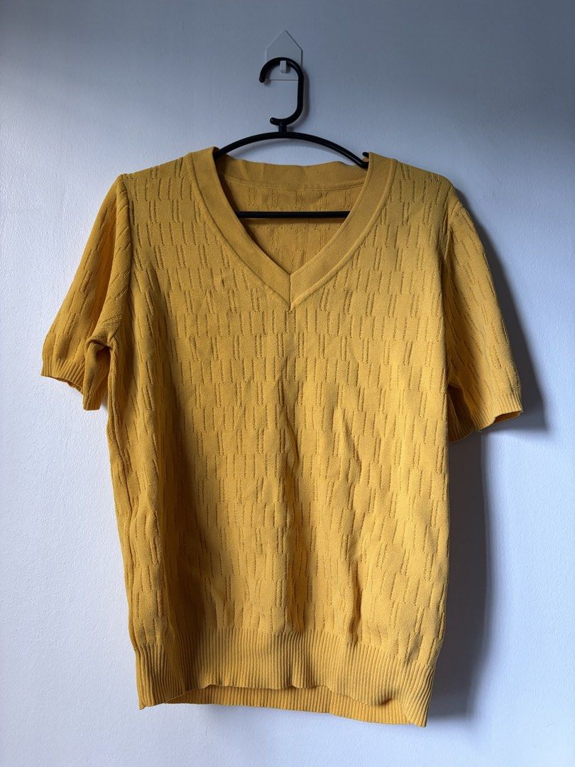 Mustard yellow knit vneck top (Category: Blouses) located in Las Pinas. Submitted by bibliomomma (Listing ID 1464796670, Image 1). Description: MALIGEDI Small Mustard yellow textured knit top with a flattering vneck and short sleeves. Lightweight and easy to style, perfect for casual everyday wear. .