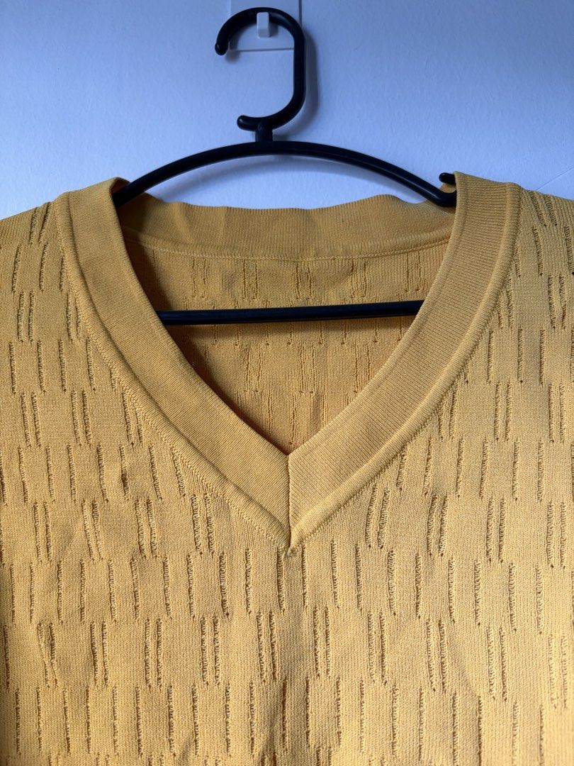 Mustard yellow knit vneck top (Category: Blouses) located in Las Pinas. Submitted by bibliomomma (Listing ID 1464796670, Image 2). Description: MALIGEDI Small Mustard yellow textured knit top with a flattering vneck and short sleeves. Lightweight and easy to style, perfect for casual everyday wear. .