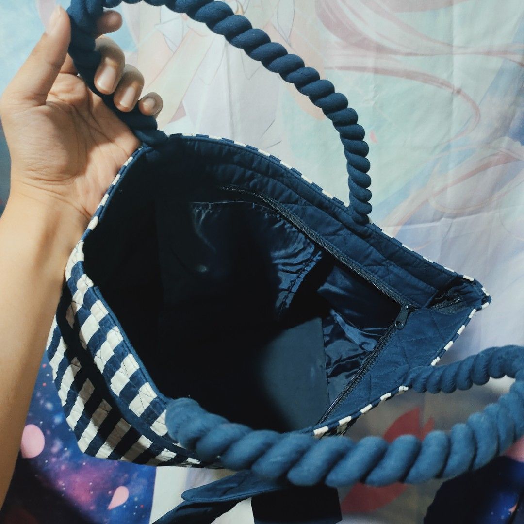 Naraya Japan medium bag (Category: Shoulder Bags) located in Pateros City. Submitted by soshifem (Listing ID 1464952778, Image 3). Description: I'm not sure if it's size Medium or Large. medyo malaki sya..