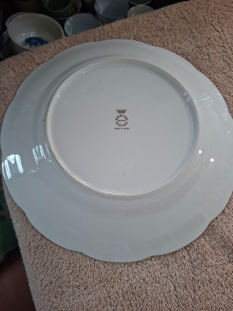 Narumi Bone China Large Plate 27cm (Category: Dinnerware & Cutlery) located in Consolacion. Submitted by luxekerei (Listing ID 1464812445, Image 2). Description: - a bone china piece from the Sharilamoon (8661) series by NARUMI, featuring a scalloped rim, a blue patterned inner border, and delicate floral motifs with gold accents..