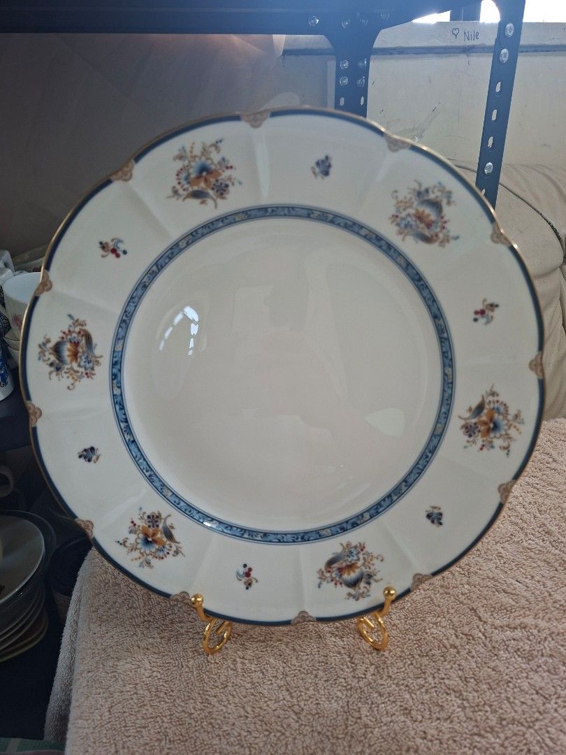 Narumi Bone China Large Plate 27cm (Category: Dinnerware & Cutlery) located in Consolacion. Submitted by luxekerei (Listing ID 1464812445, Image 1). Description: - a bone china piece from the Sharilamoon (8661) series by NARUMI, featuring a scalloped rim, a blue patterned inner border, and delicate floral motifs with gold accents..
