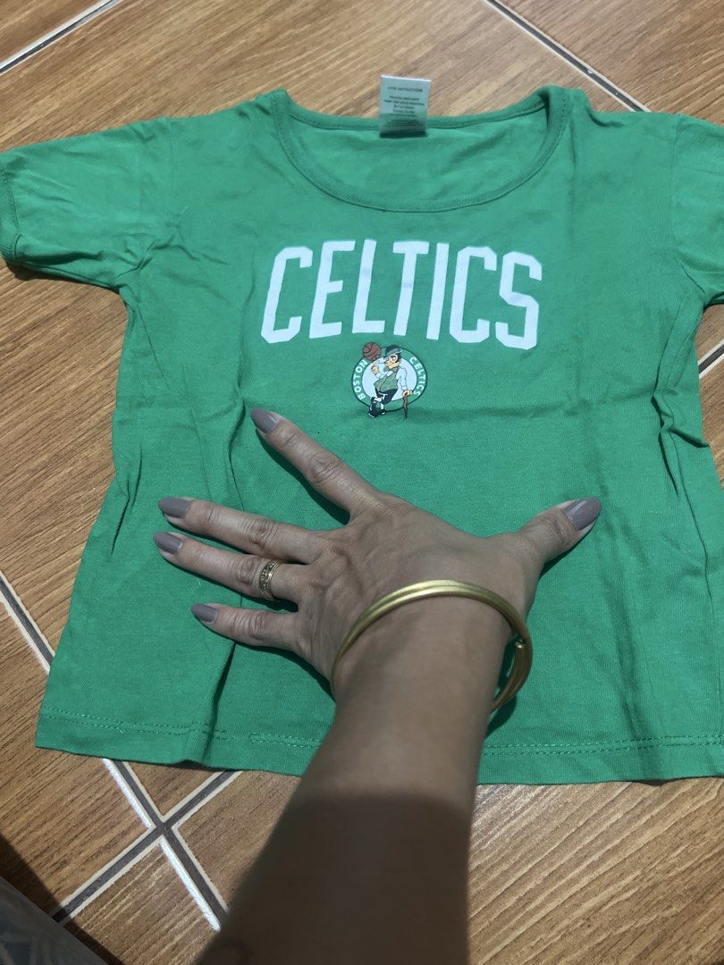 NBA Celtics baby shirt (Category: Babies & Kids Fashion) located in Rizal. Submitted by 411tatedgirl (Listing ID 1464869282, Image 3). Description: Issue on the pic (may inting tastas na tahi lng sa laylayan pero everything is good For 1-2 years old.