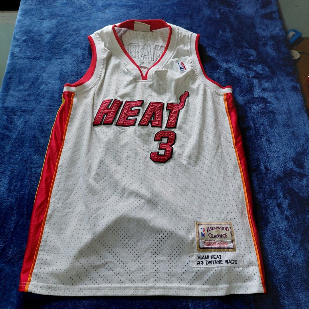 NBA MIAMI HEAT DWYANE WADR (Category: Activewear) located in Aringay. Submitted by lloybaltazar (Listing ID 1464775657, Image 1). Description: .