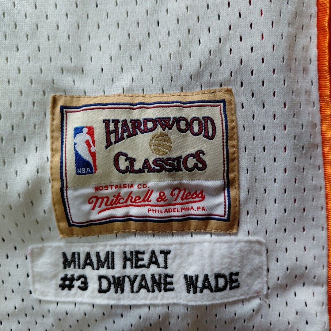 NBA MIAMI HEAT DWYANE WADR (Category: Activewear) located in Aringay. Submitted by lloybaltazar (Listing ID 1464775657, Image 2). Description: .