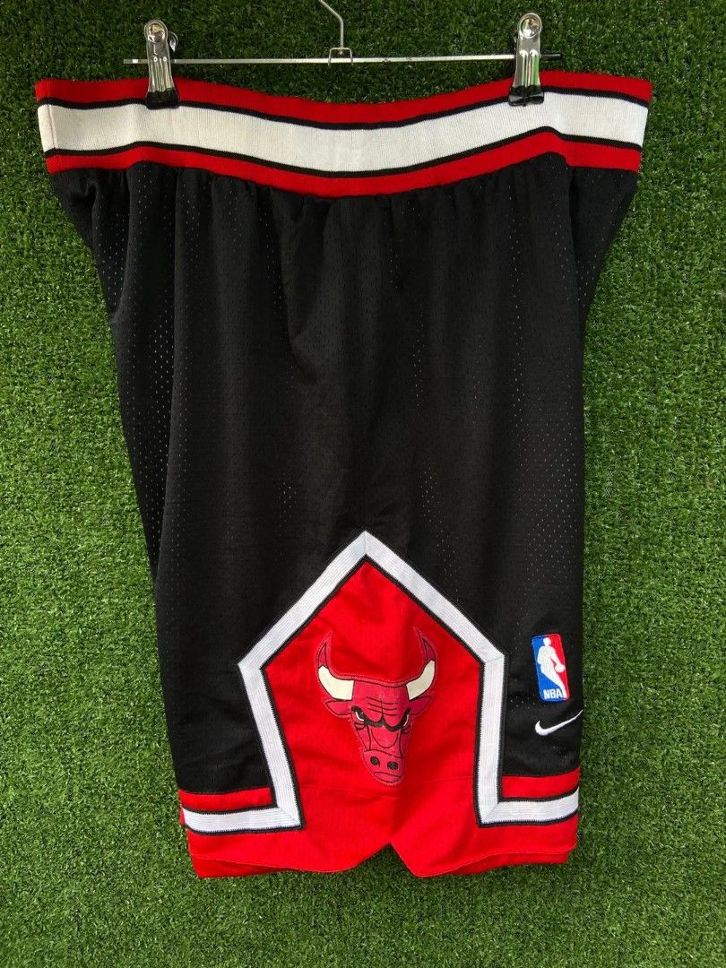 NBAxNIKE bulls (Category: Shorts) located in Cavite. Submitted by preloved_archives. (Listing ID 1464884380, Image 1). Description: 32x20.