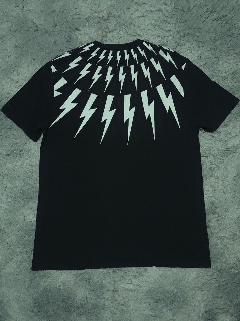 Neil Barrett (Category: Tshirts & Polo Shirts ) located in Abulug. Submitted by humanwhosellthings (Listing ID 1464900819, Image 2). Description: NÈIL BARRÈTT ✅️Size: XLarge ✅️Dimes: 22W x 31L ✅Condition: Excellent ✅Issue: pinhole ✅Color Rate: 9.8/10.