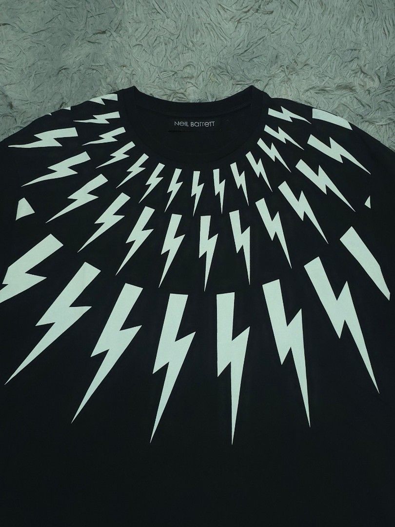 Neil Barrett (Category: Tshirts & Polo Shirts ) located in Abulug. Submitted by humanwhosellthings (Listing ID 1464900819, Image 3). Description: NÈIL BARRÈTT ✅️Size: XLarge ✅️Dimes: 22W x 31L ✅Condition: Excellent ✅Issue: pinhole ✅Color Rate: 9.8/10.