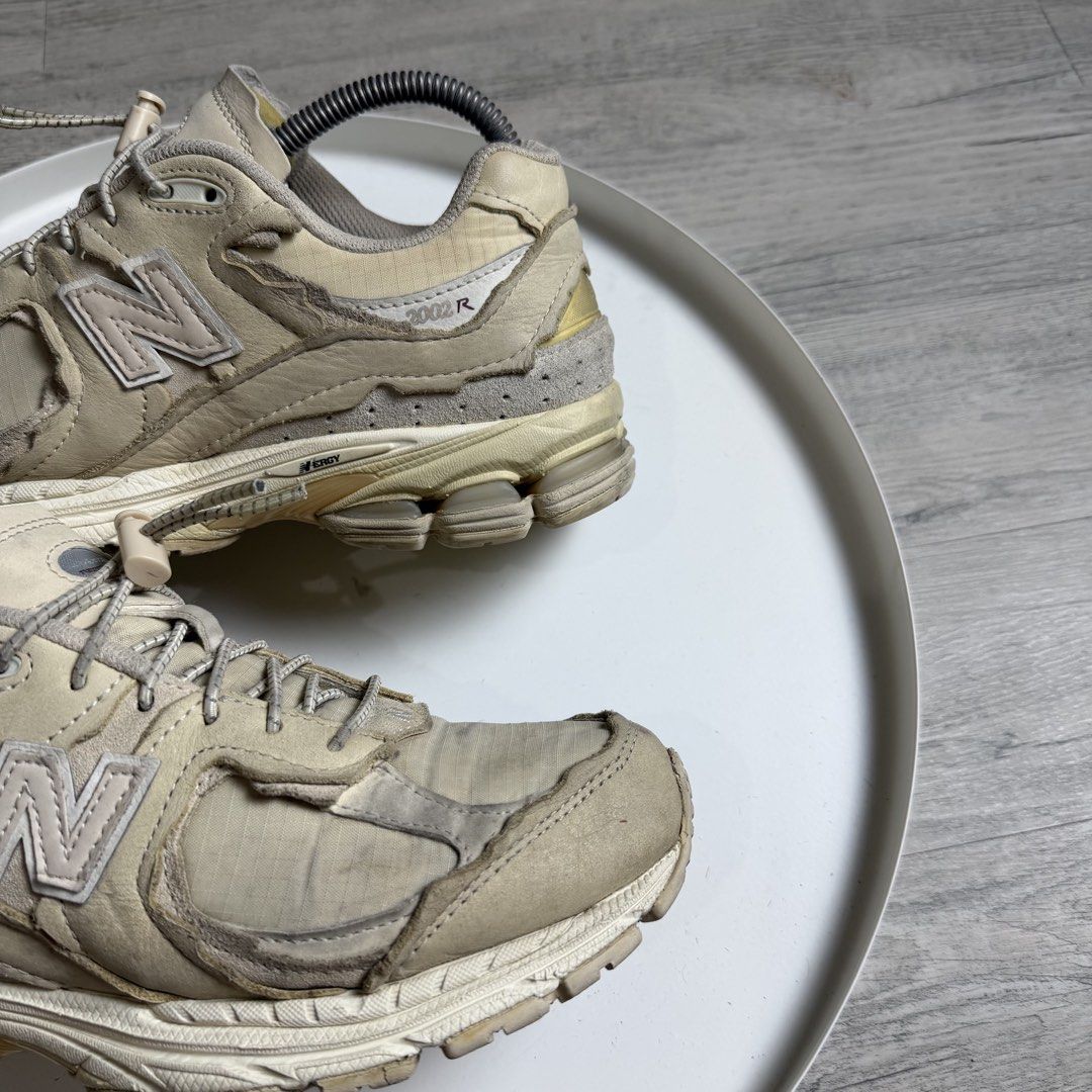 New Balance 2002r (Category: Sneakers) located in Valenzuela. Submitted by wornagainstudios (Listing ID 1464799093, Image 3). Description: .