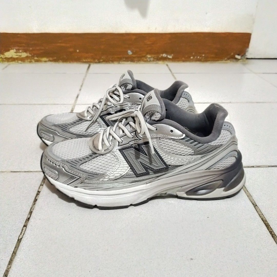New Balance 2010 (Category: Sneakers) located in Manila. Submitted by patinacollectives2.0 (Listing ID 1464908417, Image 2). Description: New Balance 2010 Grey Days 2026 Size 8.5US 42EUR Brand new condition Used less than 4x One of the best metallic shoes for sale currently SRP is still around 7k+ even on sale RFS: Size is too small and will switch to the 860v2 3000+SF Marikina location Shipping via Lalamove or J&T.