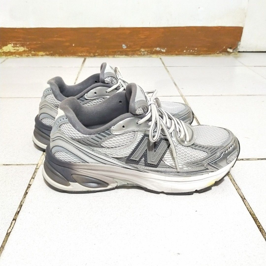 New Balance 2010 (Category: Sneakers) located in Manila. Submitted by patinacollectives2.0 (Listing ID 1464908417, Image 3). Description: New Balance 2010 Grey Days 2026 Size 8.5US 42EUR Brand new condition Used less than 4x One of the best metallic shoes for sale currently SRP is still around 7k+ even on sale RFS: Size is too small and will switch to the 860v2 3000+SF Marikina location Shipping via Lalamove or J&T.