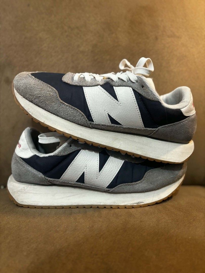 New Balance 237 (Category: Sneakers) located in Mapandan. Submitted by jcsukay (Listing ID 1464806037, Image 2). Description: New Balance 237 (Authentic) US 9 mens US 10.5 Womens Eur 42.5 Cm 27 Excellent Condition Normal sign of use Disclaimer : color may vary due to the lighting.