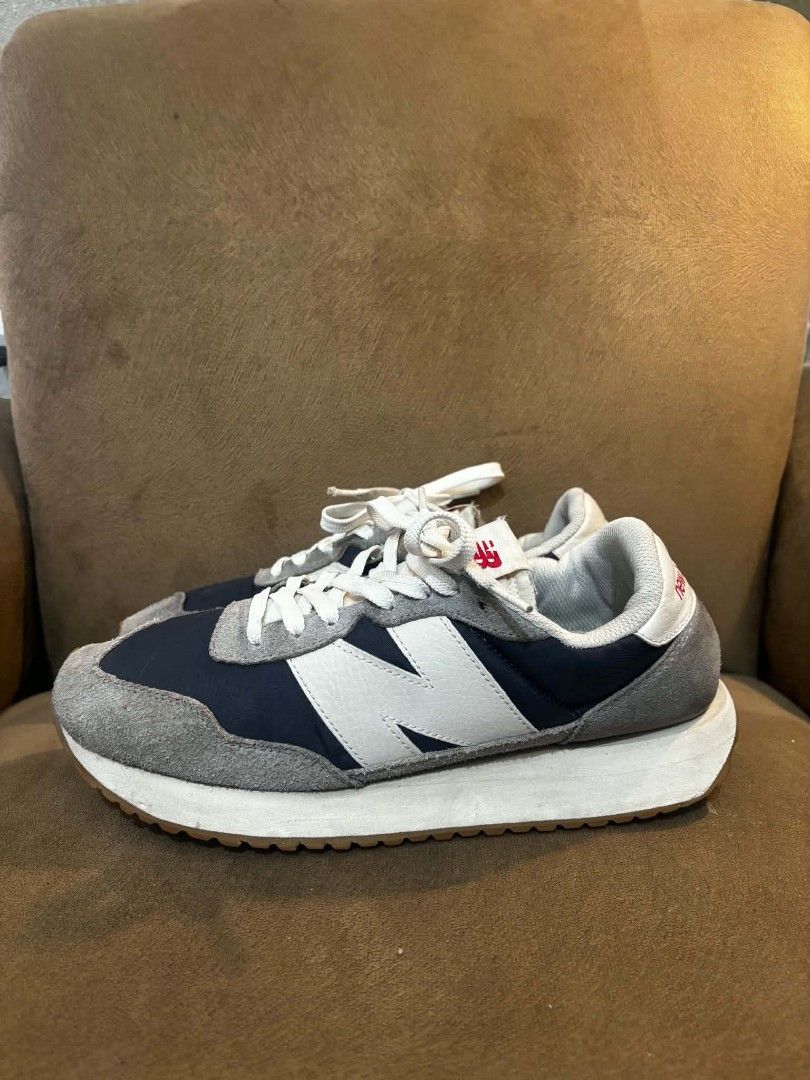New Balance 237 (Category: Sneakers) located in Mapandan. Submitted by jcsukay (Listing ID 1464806037, Image 1). Description: New Balance 237 (Authentic) US 9 mens US 10.5 Womens Eur 42.5 Cm 27 Excellent Condition Normal sign of use Disclaimer : color may vary due to the lighting.