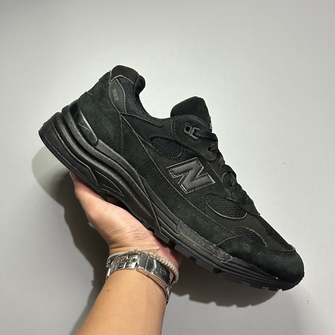 NEW BALANCE 992 “Triple black” (Category: Sneakers) located in Baguio. Submitted by macshop_items (Listing ID 1464897174, Image 2). Description: NEW BALANCE 992 “Triple black” - Size 9.5us(27.5cm) - Excellent condition ₱ 3,480 + sf.