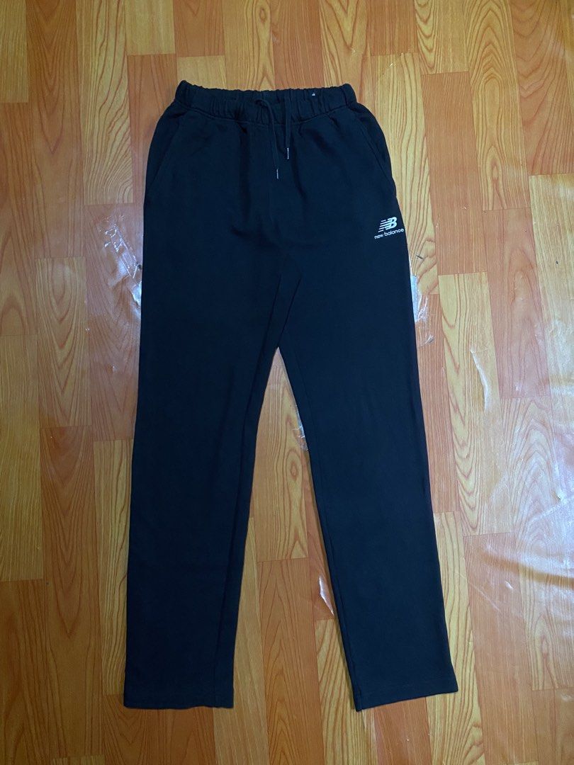 New balance cotton pants (Category: Joggers) located in Cebu City. Submitted by jerianix (Listing ID 1464945627, Image 1). Description: New balance cotton pants Size medium W28-32 L41 Excellent condition No issues .