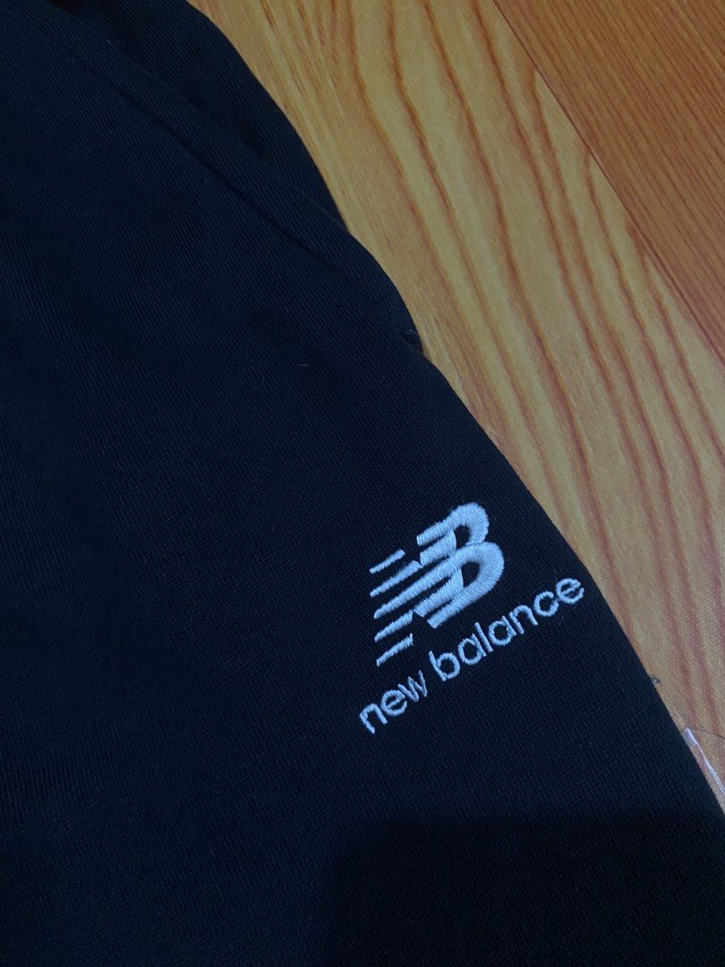New balance cotton pants (Category: Joggers) located in Cebu City. Submitted by jerianix (Listing ID 1464945627, Image 3). Description: New balance cotton pants Size medium W28-32 L41 Excellent condition No issues .