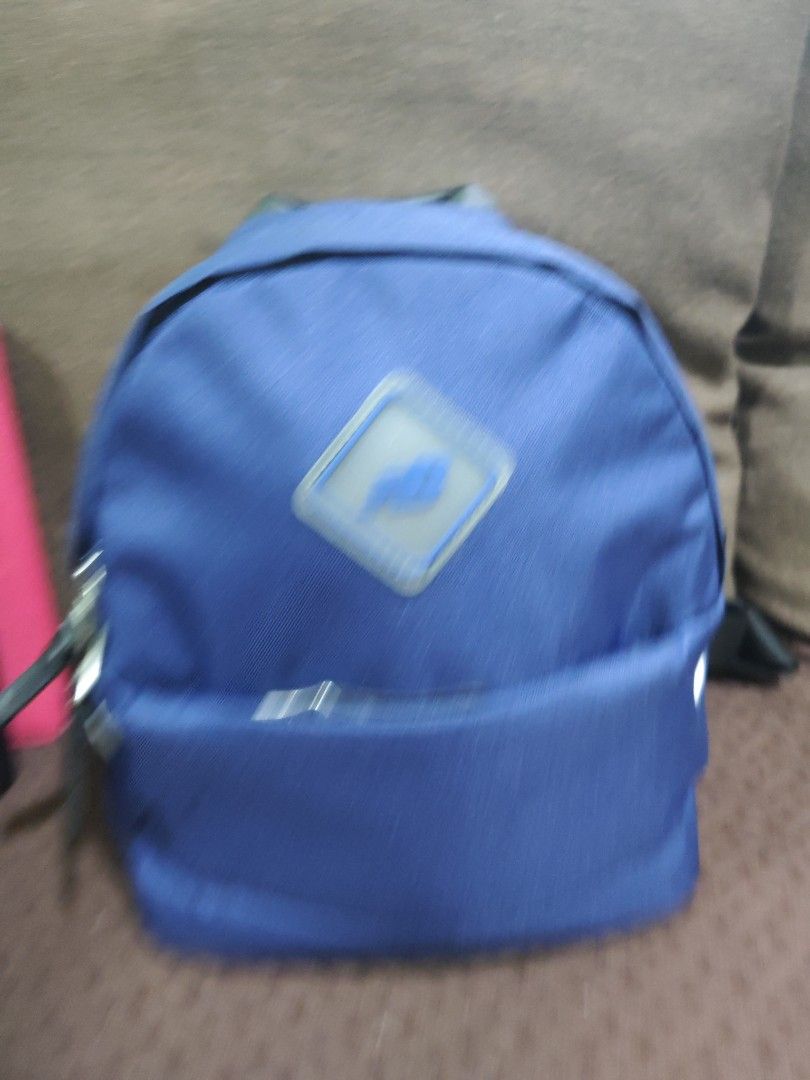 New Balance mini backpack (Category: Backpacks) located in Pili. Submitted by zaneombao03491 (Listing ID 1464891276, Image 2). Description: .