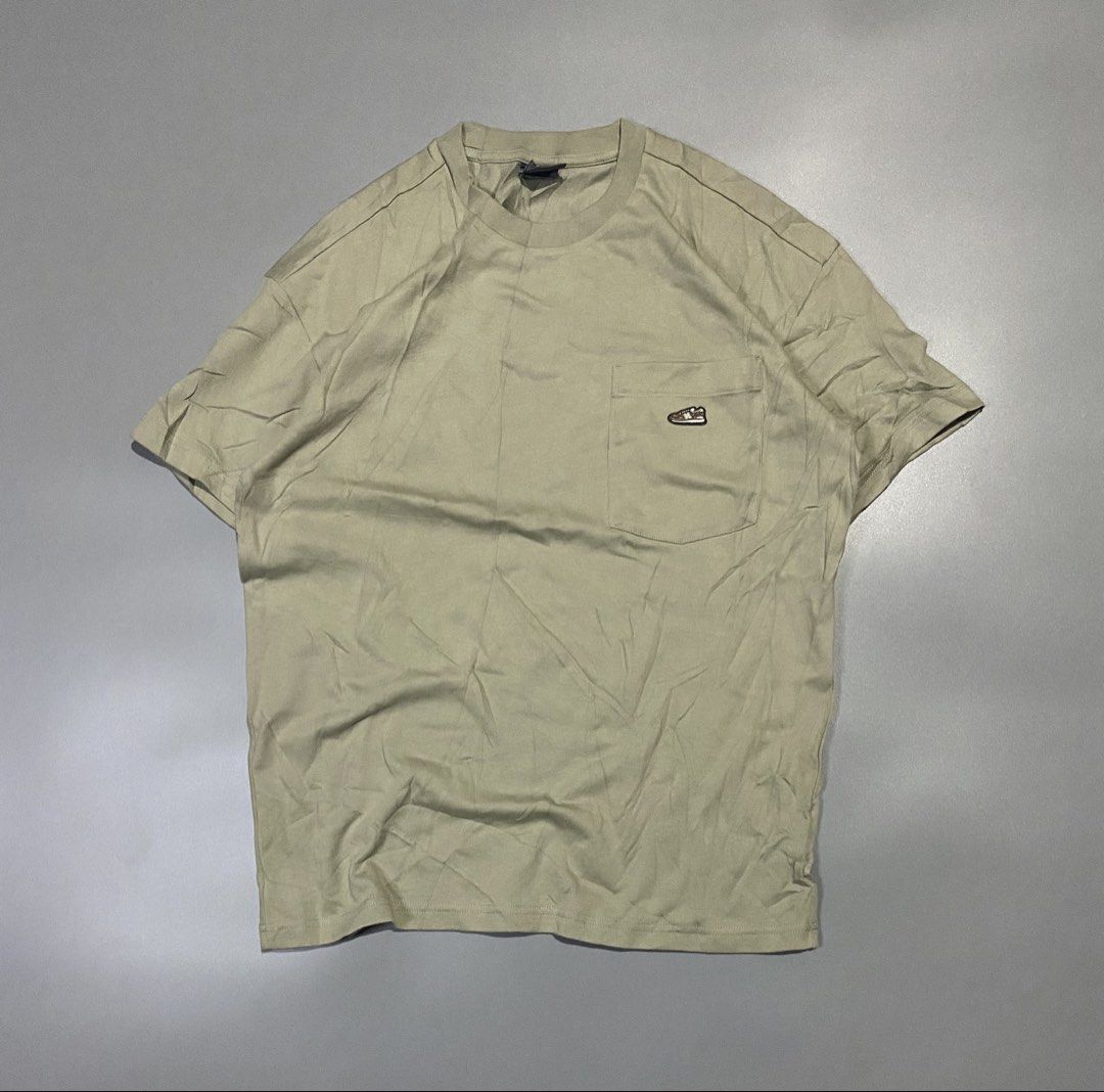 New Balance Pocket Shirts (Category: Tshirts & Polo Shirts ) located in Jamindan. Submitted by suecyyythrift (Listing ID 1464897767, Image 2). Description: 20 Width 27 Length Good as new 10/10 Color rate No Flaws.