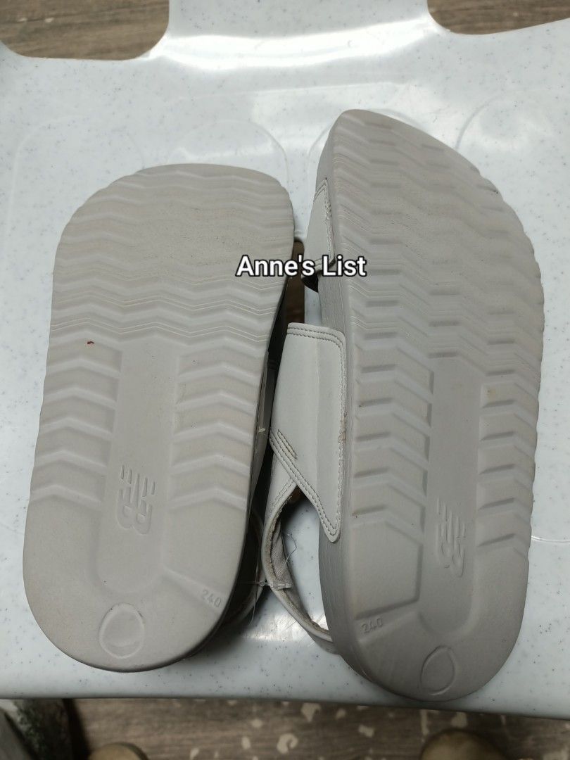 New Balance Sandals Size 38 Grey (Category: Sandals) located in Santa Maria. Submitted by anne_s.list (Listing ID 1464784137, Image 2). Description: - Brand: New Balance - Color: Grey - Size: 38 (24 cm) - Design: Comfortable slip-on with adjustable straps - Sole: Durable rubber outsoles with good grip - Condition: Minimal wear on straps and soles, great for daily casual walks #outdoorsandals #strapsandals #slipon #newbalance.