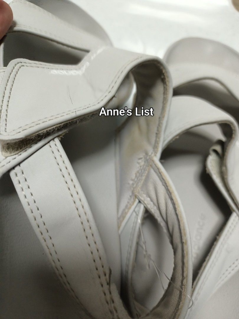New Balance Sandals Size 38 Grey (Category: Sandals) located in Santa Maria. Submitted by anne_s.list (Listing ID 1464784137, Image 3). Description: - Brand: New Balance - Color: Grey - Size: 38 (24 cm) - Design: Comfortable slip-on with adjustable straps - Sole: Durable rubber outsoles with good grip - Condition: Minimal wear on straps and soles, great for daily casual walks #outdoorsandals #strapsandals #slipon #newbalance.
