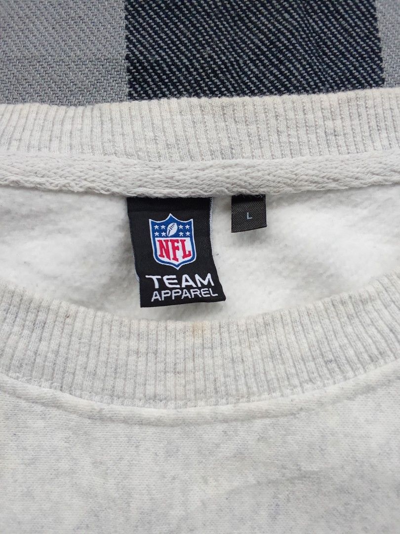 NFL Gu Long sleeve (Category: Coats, Jackets and Outerwear) located in Polomolok. Submitted by timog_high_ice (Listing ID 1464805427, Image 3). Description: - Size Large on tag - Width 23 - Length 26.5 - Need wash Solid 🫶.