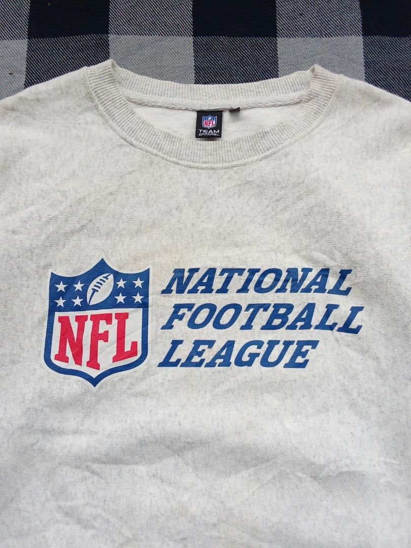 NFL Gu Long sleeve (Category: Coats, Jackets and Outerwear) located in Polomolok. Submitted by timog_high_ice (Listing ID 1464805427, Image 2). Description: - Size Large on tag - Width 23 - Length 26.5 - Need wash Solid 🫶.