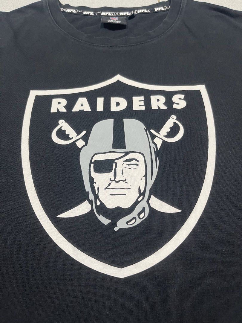 NFL Tshirt (Category: Tshirts & Polo Shirts ) located in Mandaue City. Submitted by MJ_80 (Listing ID 1464889181, Image 2). Description: Mens NFL Raiders Black Tshirt Size XL Dimes : 22.5 X 30.5 See photos for measurements Color Rate & Condition : 9.8/10 Price : 750.