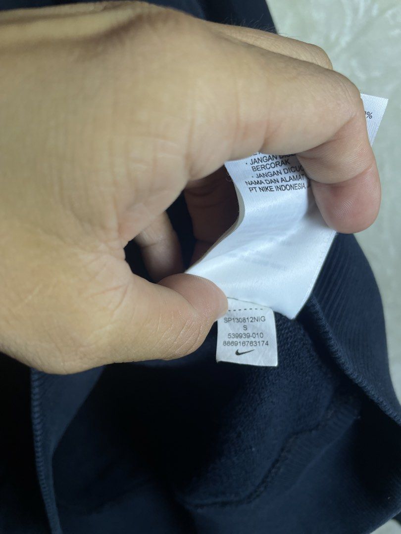 Nike (Category: Coats, Jackets and Outerwear) located in Molave. Submitted by ikong_thrift07 (Listing ID 1464792044, Image 3). Description: .