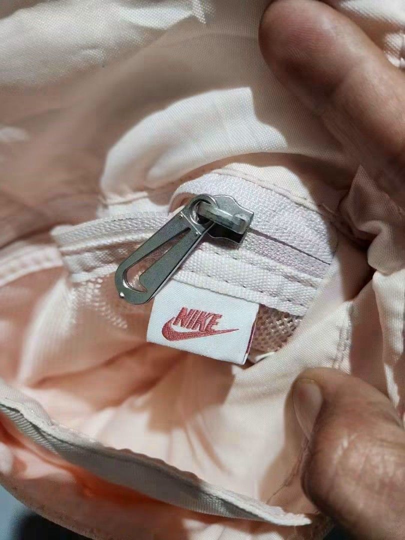 nike (Category: Shoulder Bags) located in General Santos City (Dadiangas). Submitted by alzacksimo35414 (Listing ID 1464854455, Image 3). Description: 699 +sf PHOTO MAY VARY DUE TO LIGHTING 🥰 Brand: NIKE ✅️actual dimention 9 × 7 ✅️as new condition ✅️9.8 colorate ✅no issue DISCLAIMER: Please note that I ZACK SIMON is not affiliated with or endorsed by any brand. Any brand names or trademarks mentioned are the properties of their respective owners
