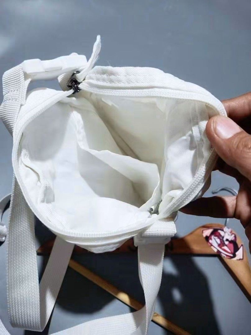 nike (Category: Sling Bags) located in General Santos City (Dadiangas). Submitted by alzacksimo35414 (Listing ID 1464855657, Image 3). Description: 699 +sf PHOTO MAY VARY DUE TO LIGHTING 🥰 Brand: NIKE ✅️actual dimention 7.5 × 9.5 ✅️as new condition ✅️9.8 colorate ✅no issue DISCLAIMER: Please note that I ZACK SIMON is not affiliated with or endorsed by any brand. Any brand names or trademarks mentioned are the properties of their respective owner