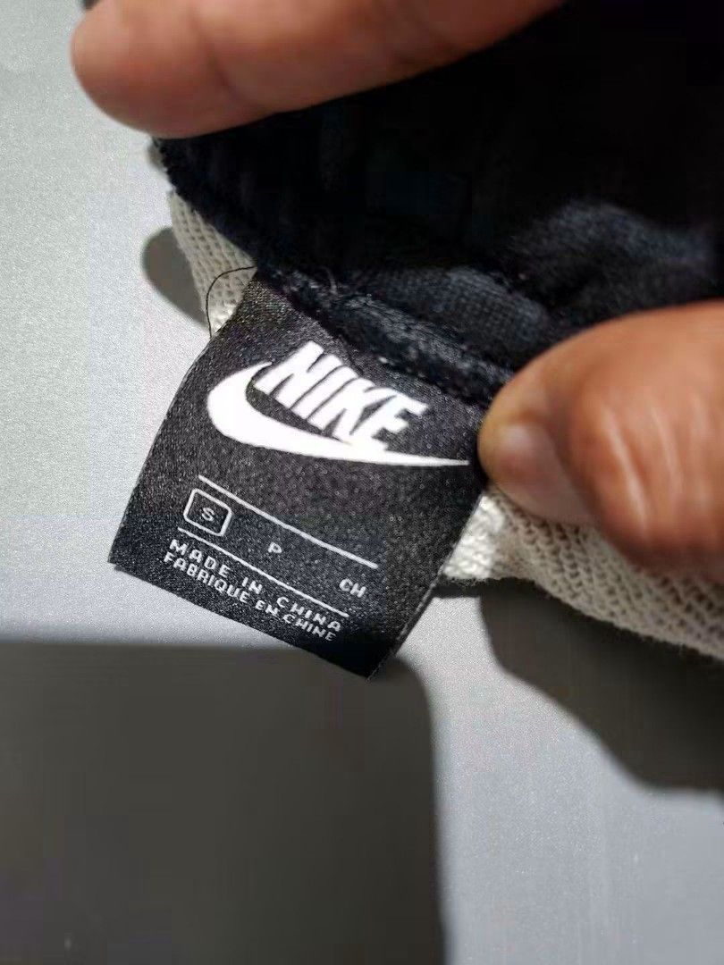 nike (Category: Activewear) located in General Santos City (Dadiangas). Submitted by alzacksimo35414 (Listing ID 1464891227, Image 3). Description: 850 +sf PHOTO MAY VARY DUE TO LIGHTING 🥰 Brand: NIKE ✅️actual dimention 29-31 × 18 ✅️exc. - new condition ✅️9.7 colorate ✅no issue DISCLAIMER: Please note that I ZACK SIMON is not affiliated with or endorsed by any brand. Any brand names or trademarks mentioned are the properties of their respective 