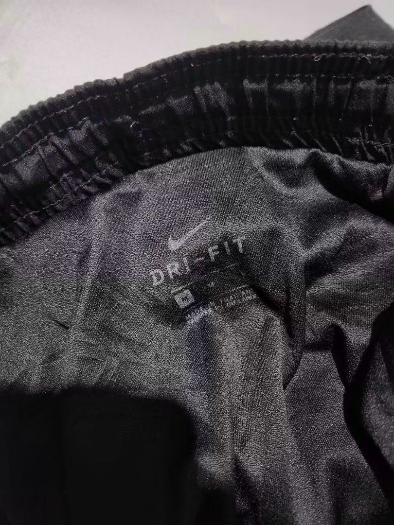 nike (Category: Activewear) located in General Santos City (Dadiangas). Submitted by alzacksimo35414 (Listing ID 1464892637, Image 3). Description: 550 +sf PHOTO MAY VARY DUE TO LIGHTING 🥰 Brand: NIKE ✅️actual dimention 29-32 × 16 ✅️as new condition ✅️9.9 colorate ✅no issue DISCLAIMER: Please note that I ZACK SIMON is not affiliated with or endorsed by any brand. Any brand names or trademarks mentioned are the properties of their respective owne