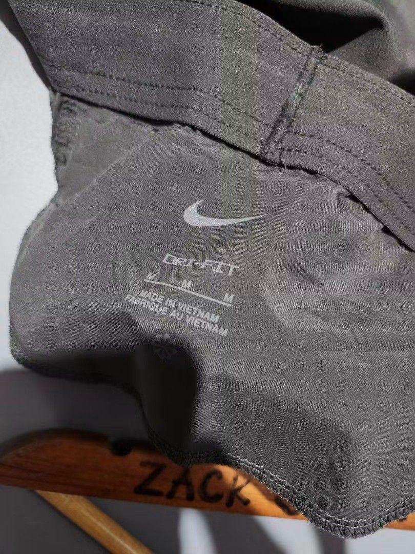 nike (Category: Activewear) located in General Santos City (Dadiangas). Submitted by alzacksimo35414 (Listing ID 1464892934, Image 3). Description: 599 +sf PHOTO MAY VARY DUE TO LIGHTING 🥰 Brand: NIKE ✅️actual dimention 30-32 × 17.5 ✅️as new condition ✅️10 colorate ✅no issue DISCLAIMER: Please note that I ZACK SIMON is not affiliated with or endorsed by any brand. Any brand names or trademarks mentioned are the properties of their respective own