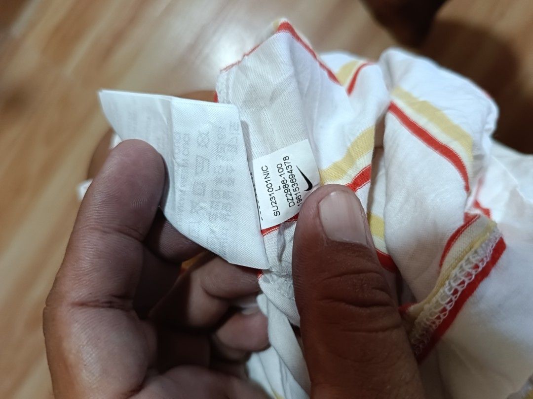 nike (Category: Tshirts & Polo Shirts ) located in Manila. Submitted by jheizkiehi39708 (Listing ID 1464899916, Image 3). Description: like new no.issue large dimes 21.5x27.