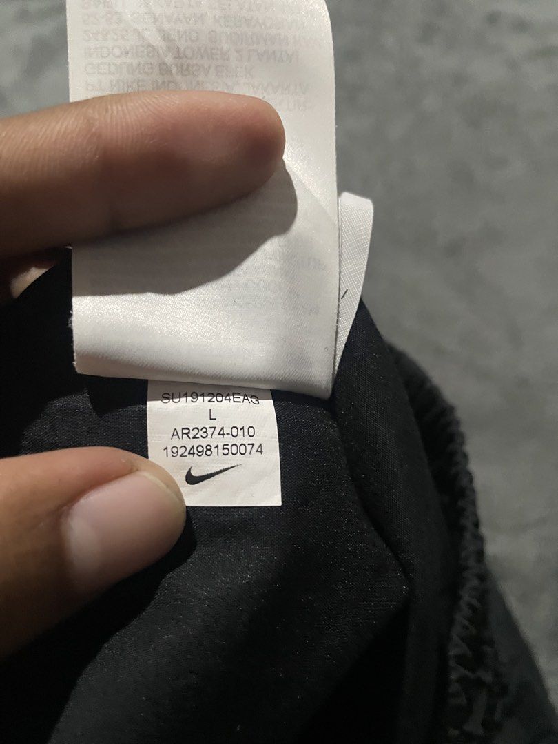 Nike (Category: Shorts) located in Iloilo. Submitted by sweaythrift (Listing ID 1464918585, Image 3). Description: Nike Cargo Short With big pocket Dimension 30-36x18.5 Color rate 9/10 Good condition Can do vouch via blue app .
